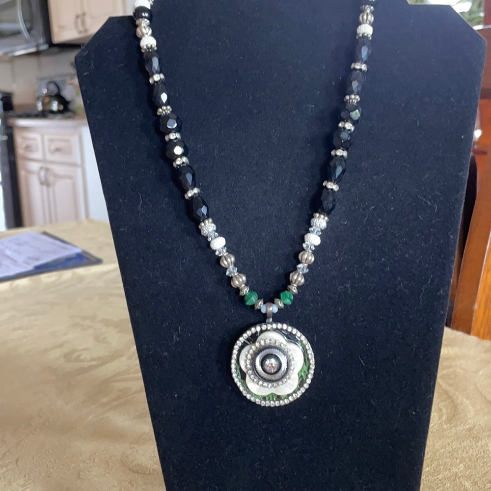 White / Black Flower Necklace